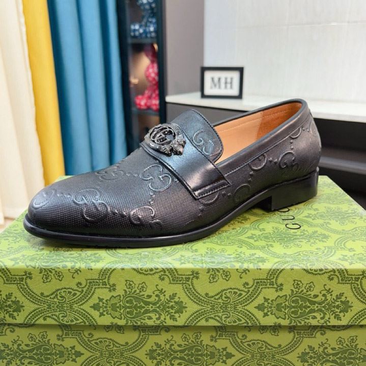 G*u*i leather shoes